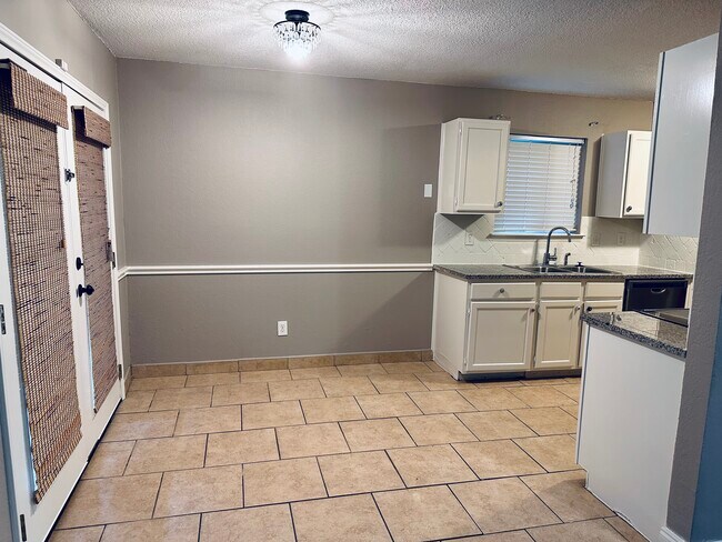Breakfast Nook - 1502 Legget St