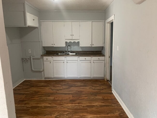 Building Photo - 3 Bedroom  1 bathroom  Home