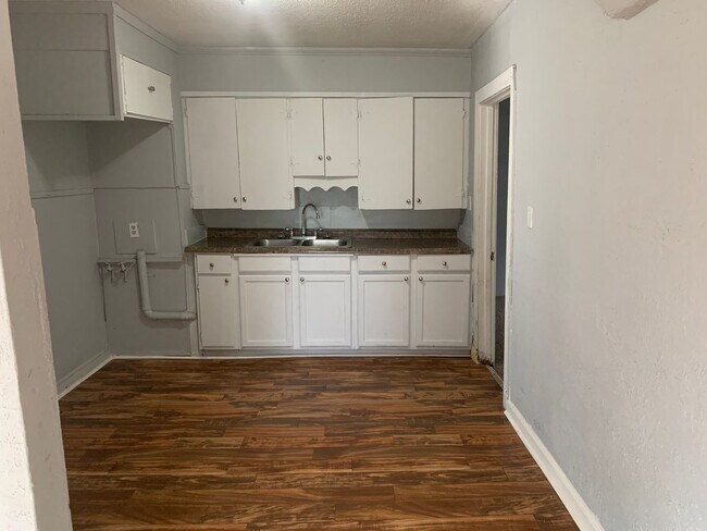 Foto del edificio - Larger 3 Bedroom Family Home Handyman Spec...