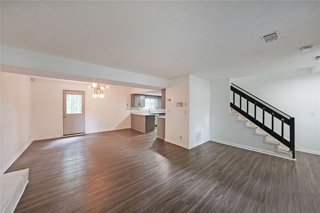 Foto del edificio - 7156 Whitfield Dr