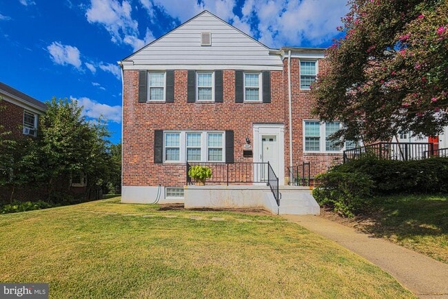 Building Photo - 1809 Deveron Rd