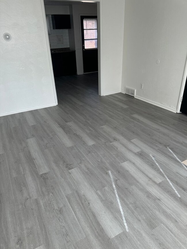 Building Photo - Crescent St. Duplexes