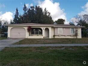 Building Photo - 333 NE Floresta Dr