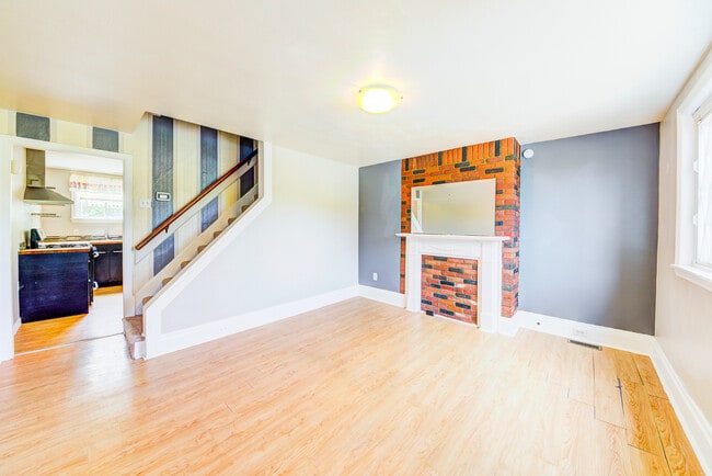 Building Photo - 1008 E Warrington Ave