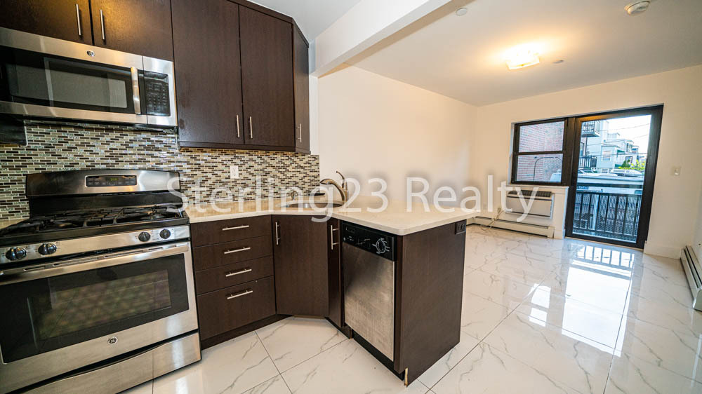 Foto principal - 8107 57th Ave