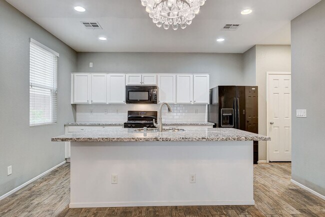 Foto del edificio - Beautiful 3 Bedroom in Gated Community!