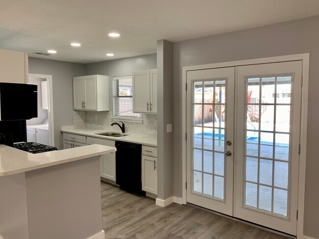 Kitchen - 151 Heritage Cir