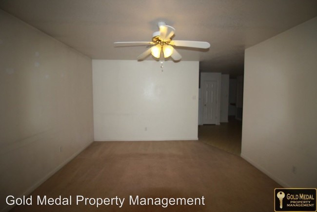 Building Photo - 318 Cedar Ridge Dr