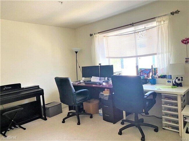 Building Photo - 4 br, 3 bath Condo - 836 W Naomi Ave Unit A