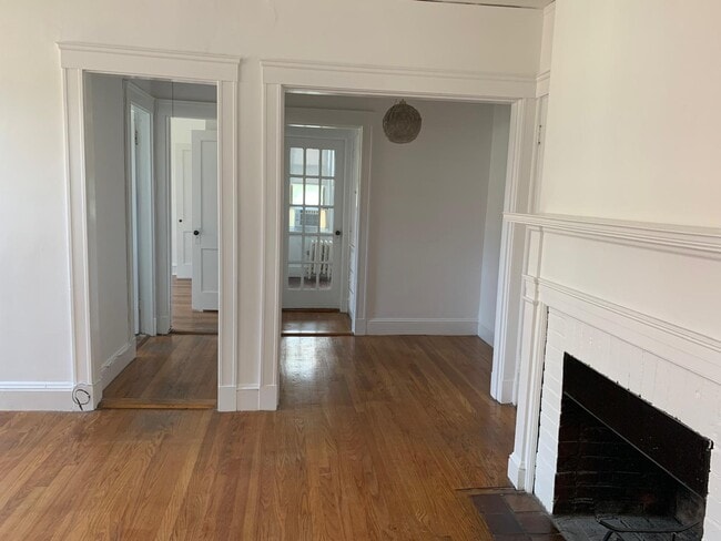 Building Photo - 52 Garden St