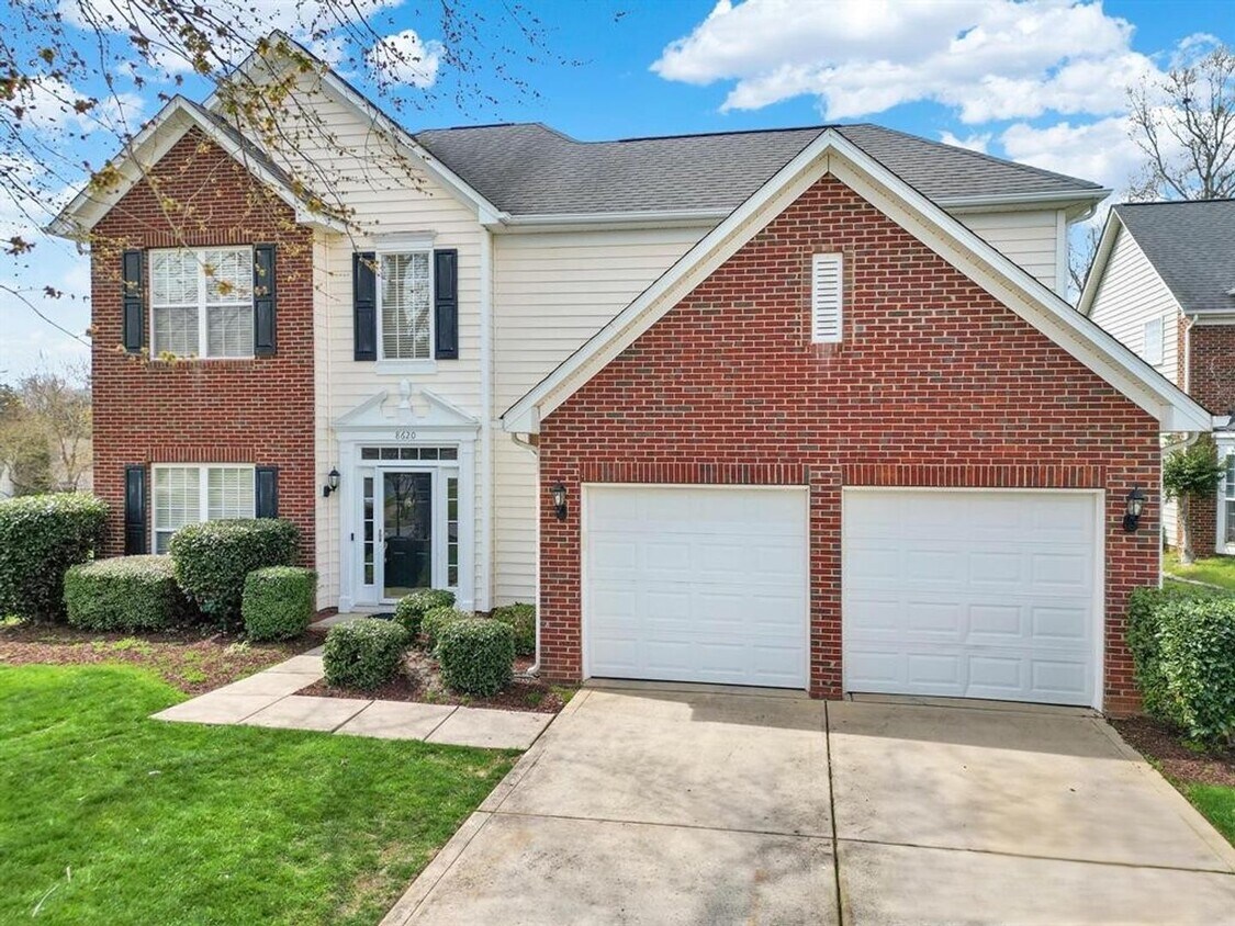 Foto principal - Beautiful Pristine, move-in ready home loc...