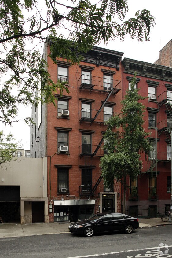 Building Photo - 228 E Tenth St