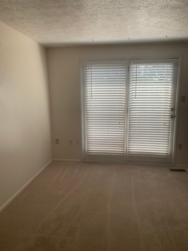 Building Photo - 1021 Elm Ct