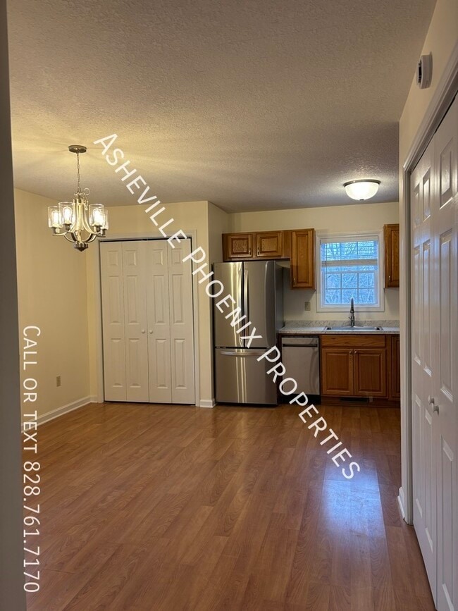 Foto del edificio - 148 Laurel Loop