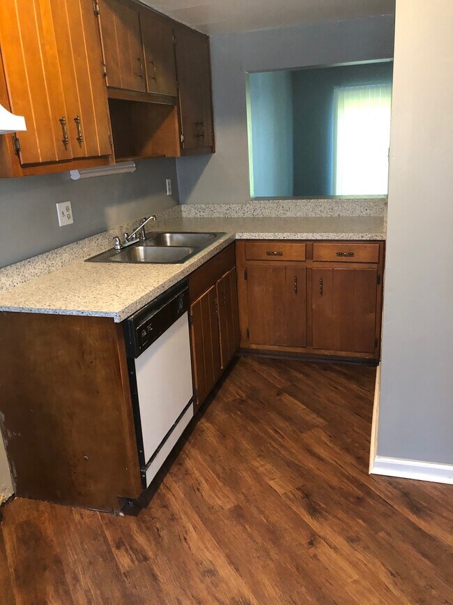 Building Photo - 20 Roland Dr