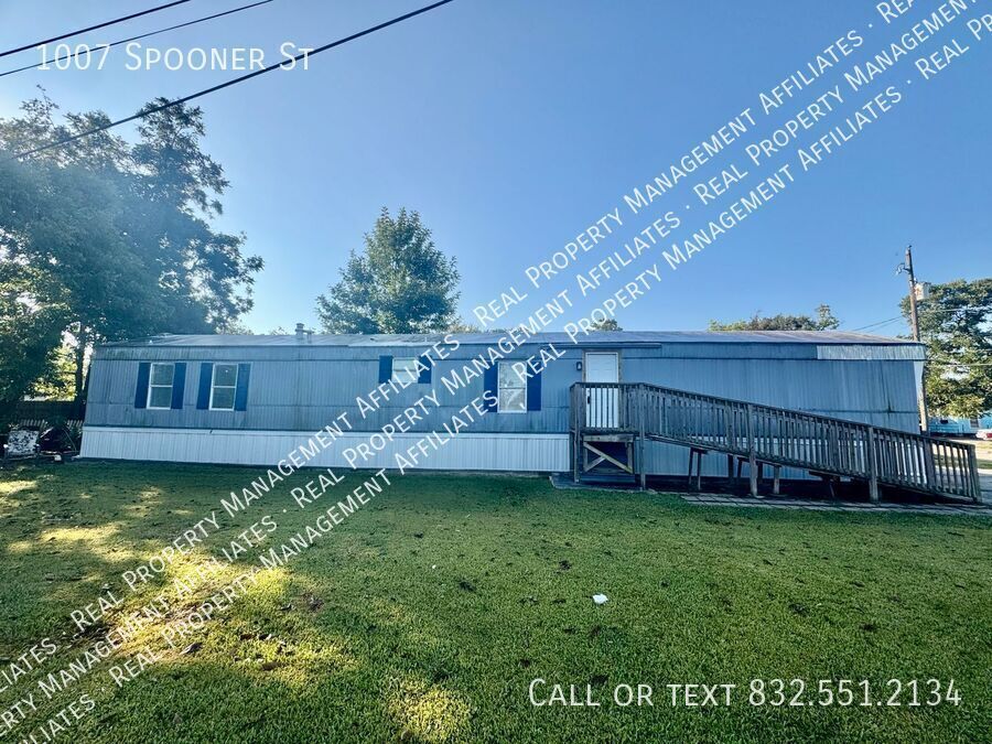 Primary Photo - 1007 Spooner St