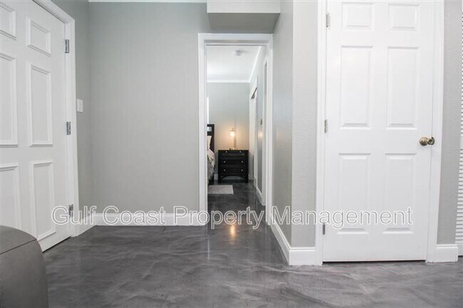 Building Photo - 243 N Lime Ave