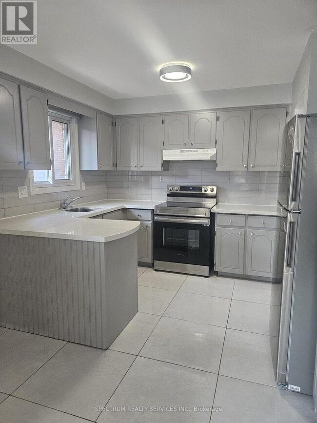 Building Photo - 125 Albany Dr