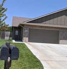 Building Photo - 4863 N Hillside Ct