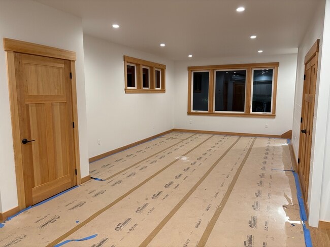 LR - 475 Hillcrest Pl