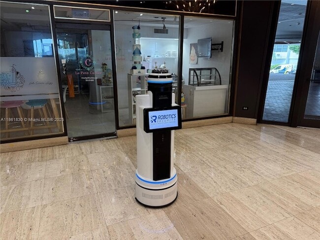 Foto del edificio - 801 Brickell Bay Dr