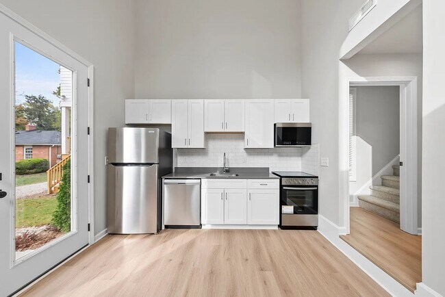 Foto del edificio - 2213 Garden Pl