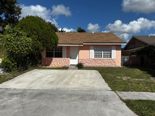 Building Photo - 3919 Wilshire St