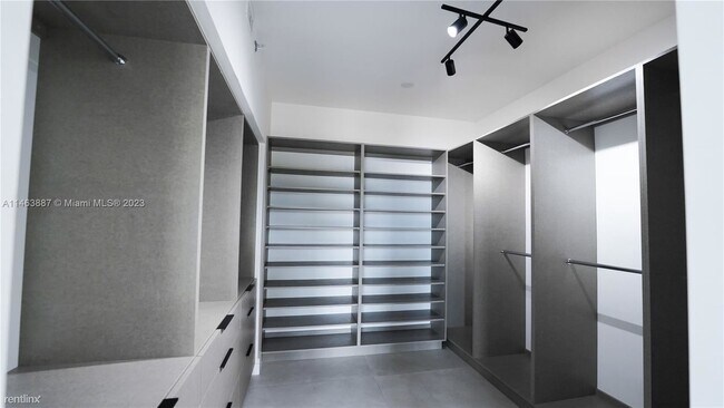 Foto del edificio - 3 br, 3 bath Townhome - 20191 E Country Cl...