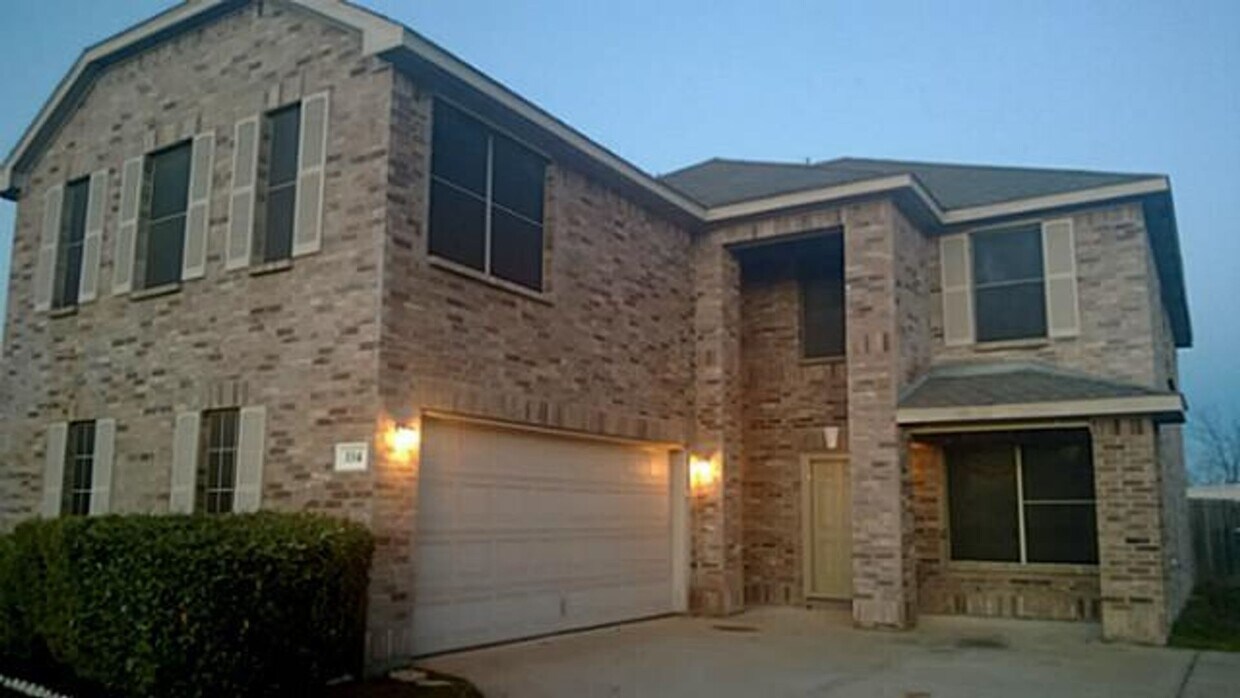 Foto principal - Massive home In Red Oak!!!!