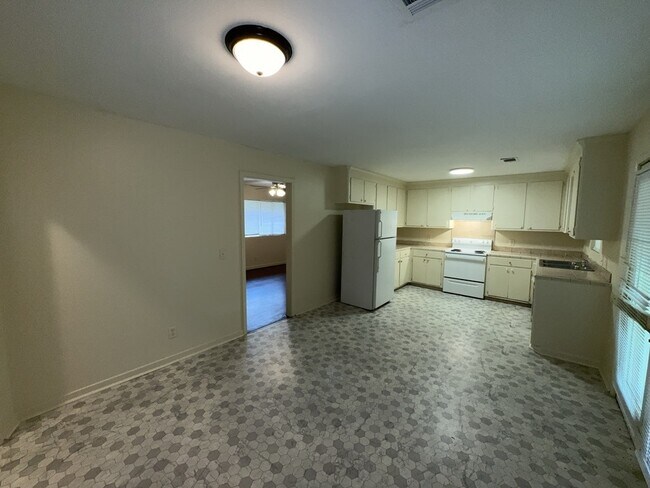 Building Photo - 1444 Maria Dr