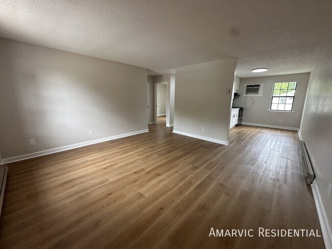 Foto del edificio - 2478 W Raleigh Blvd