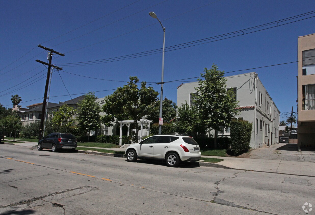 Foto del edificio - 1826 N Normandie Ave