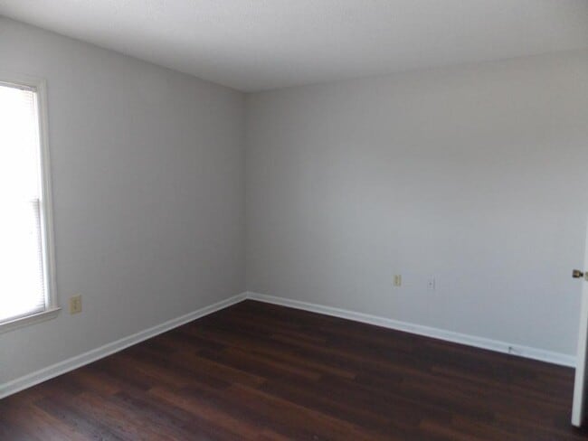 Building Photo - 140 Lanier Dr