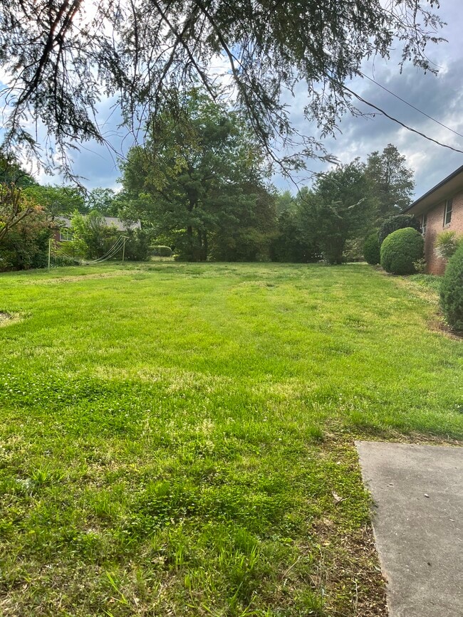 Building Photo - 1600 New Eastwood Cir