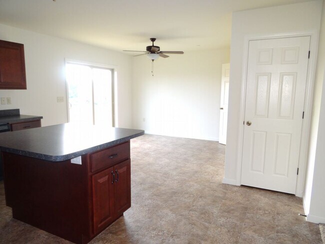 Foto del edificio - 330 Meadow View Dr