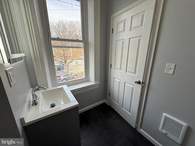 Foto del edificio - 1156 Franklin St