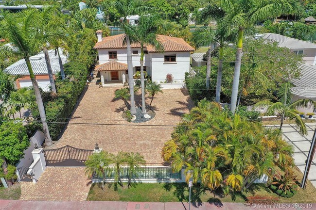 Foto del edificio - 4838 Pine Tree Dr