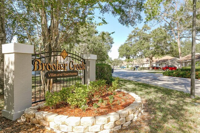 Foto del edificio - 4348 Brooker Creek Dr