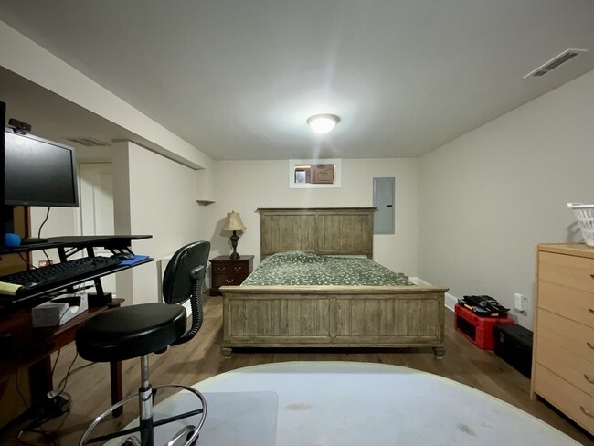 Foto del edificio - 35 Rindge Ave