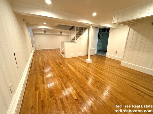 Building Photo - 46 Cerdan Ave