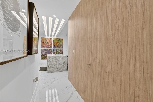 Foto del edificio - 5775 Collins Ave