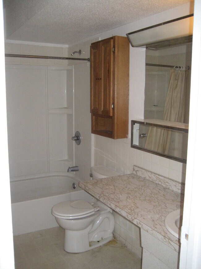 Foto del edificio - PRICE REDUCED - AVAILABLE NOW!!!  Incredib...