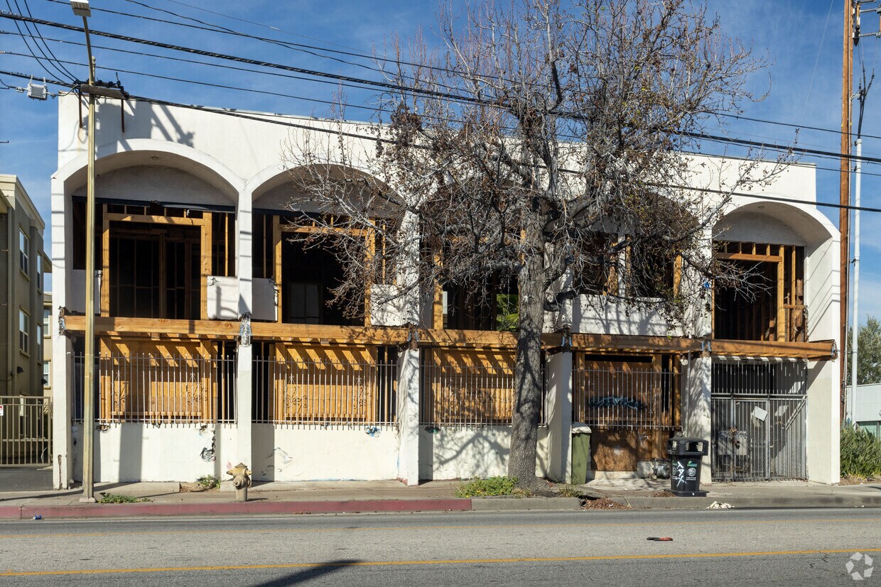 FEB 2022 - 14411 W Vanowen St