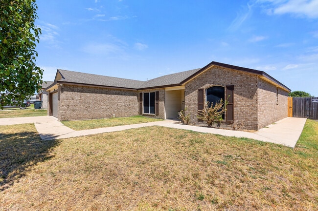 Building Photo - 4407 Hank Dr