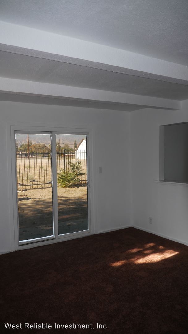 Building Photo - 2 br, 1 bath House - 876 East 2nd Street