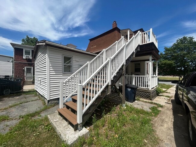 Building Photo - 135 Chestnut St