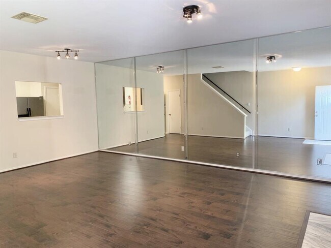 Building Photo - 3042 Holly Hall St