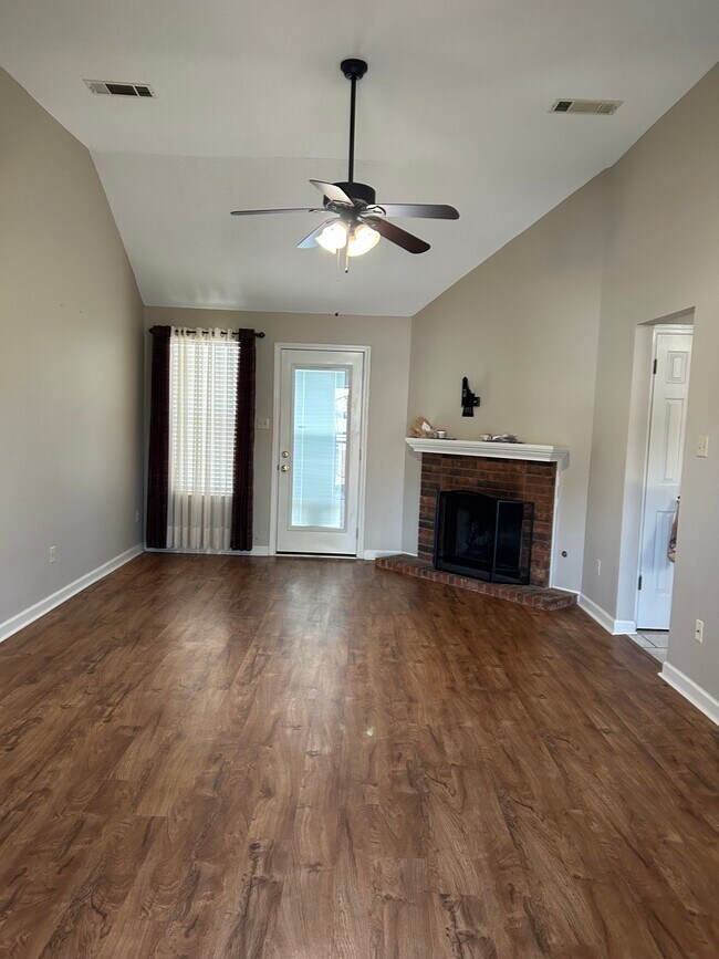 Building Photo - 8515 Highland Glen Cir N