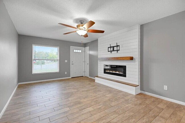 Foto del edificio - 2701 Brandon View Pl