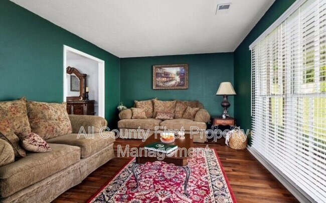 Building Photo - 1825 Coventry Dr